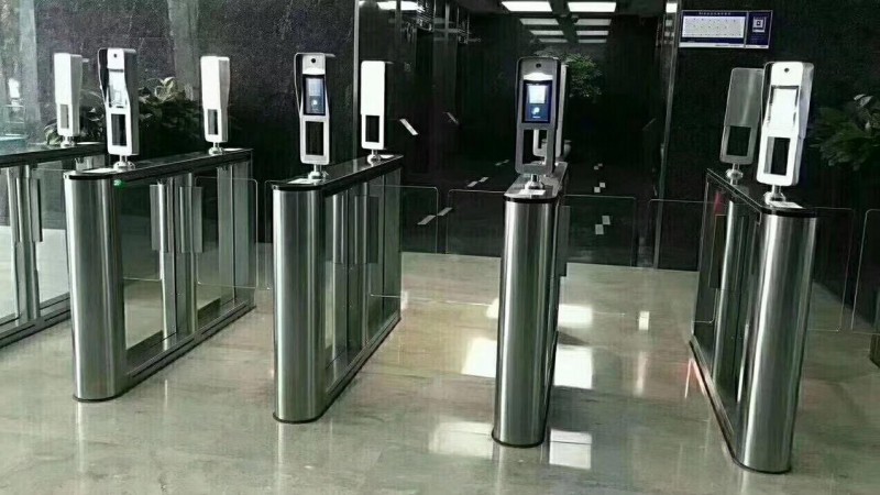 人臉識別、人證合一。   中科易達(dá)人臉識別門禁系統(tǒng)|訪客機(jī)|考勤機(jī)